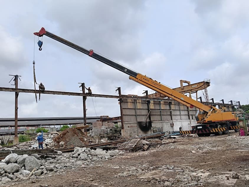 Proyek bongkar pabrik 3 — Kawitan Bejo Steel